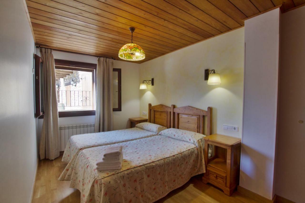 Apartaments La Peguera II Barruera Bagian luar foto